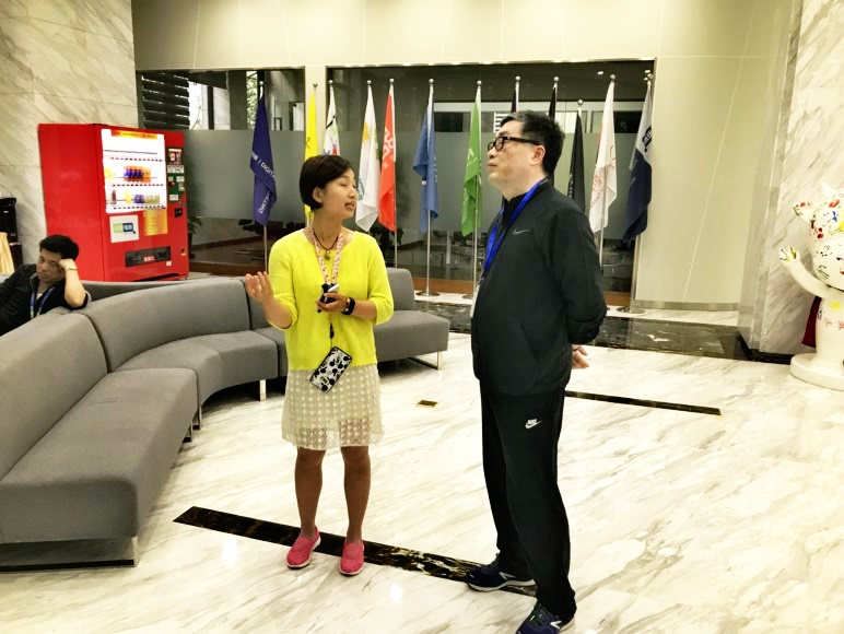 李经理与宝尊电商高级主管孙航进行交流