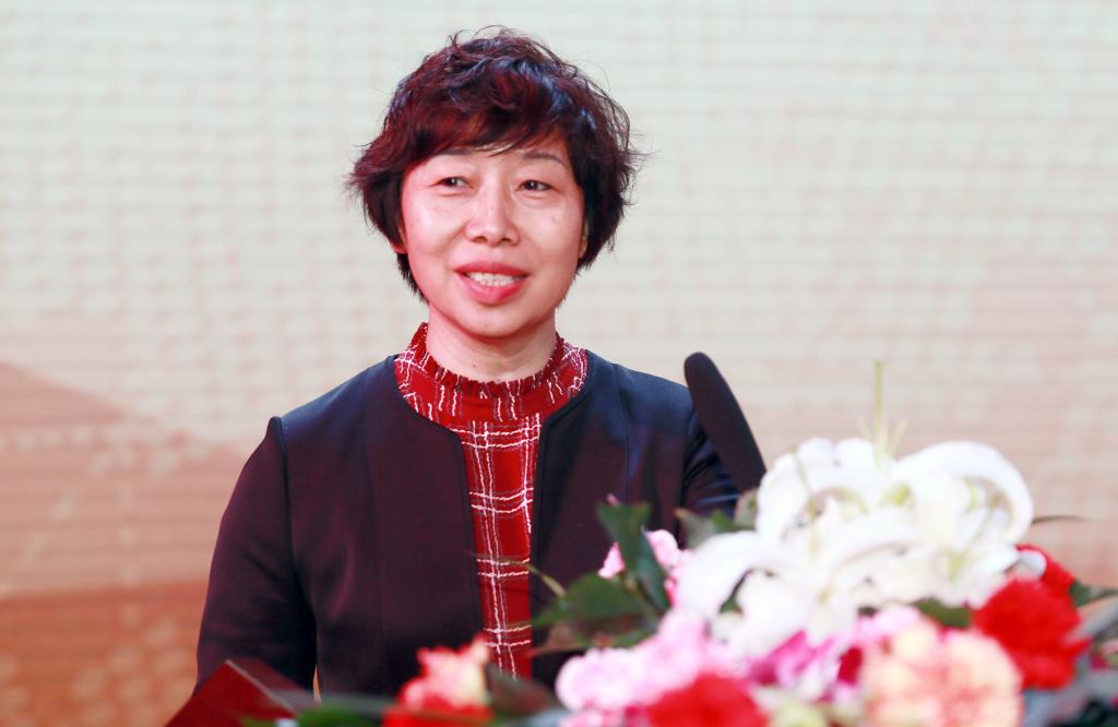 公司经理张晓云致辞